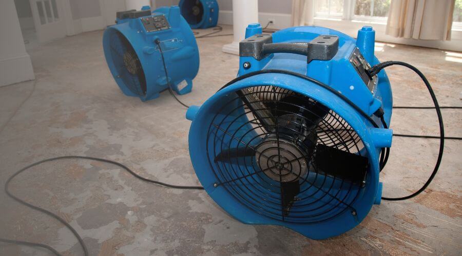 Why choose water damage restoration service for burst pipe water damage in Lakeland